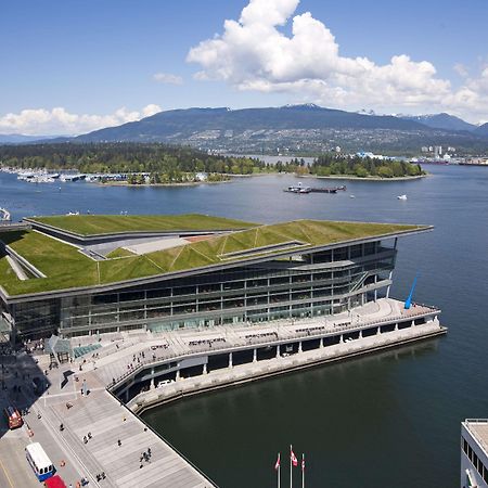 Hotel Fairmont Waterfront Vancouver Exteriér fotografie The Canada Place building, the main terminal of the airport