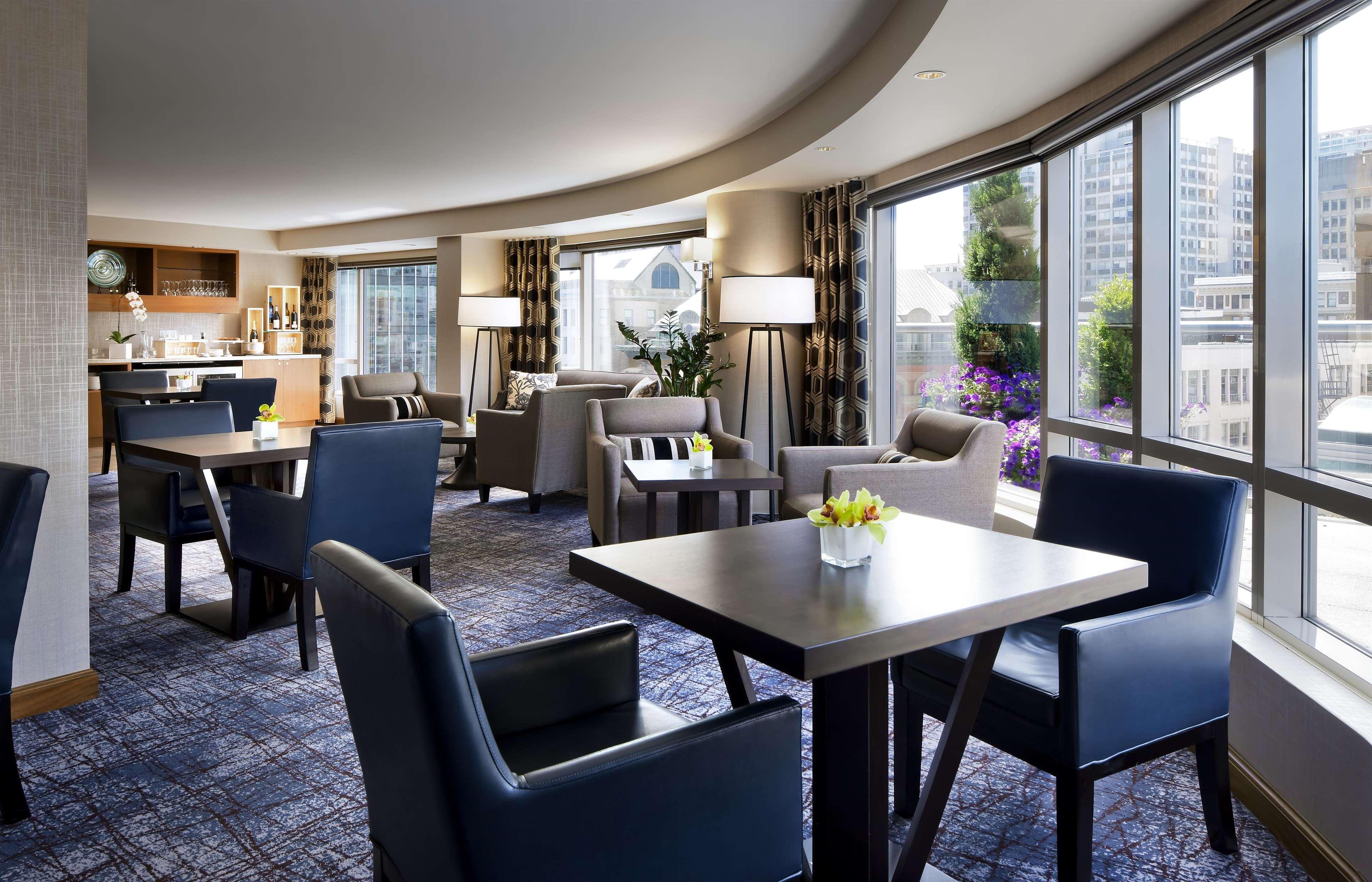 Hotel Fairmont Waterfront Vancouver Exteriér fotografie Club Lounge at the Westin Palace, Madrid