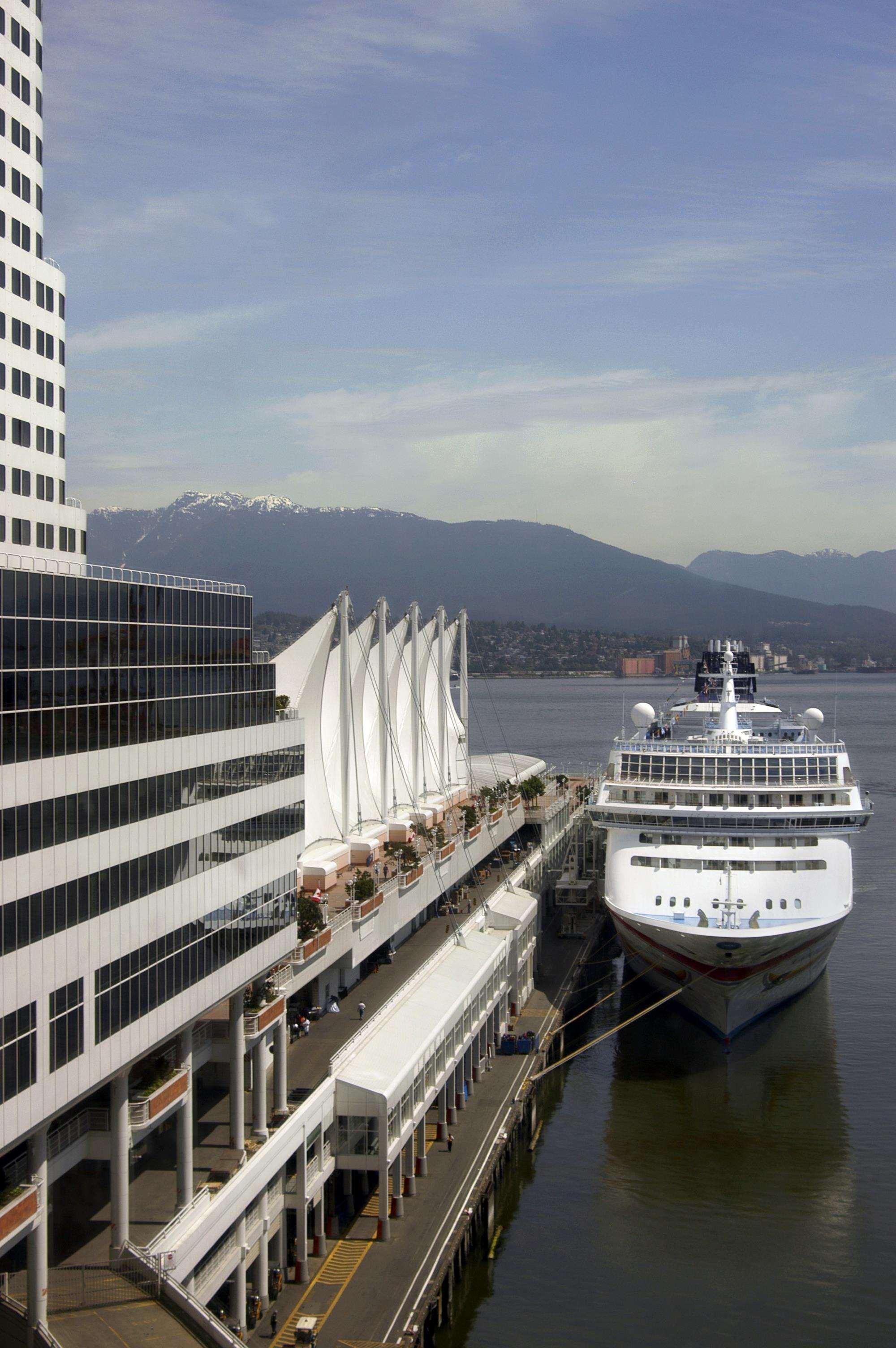 Hotel Fairmont Waterfront Vancouver Exteriér fotografie The Vancouver Convention Centre