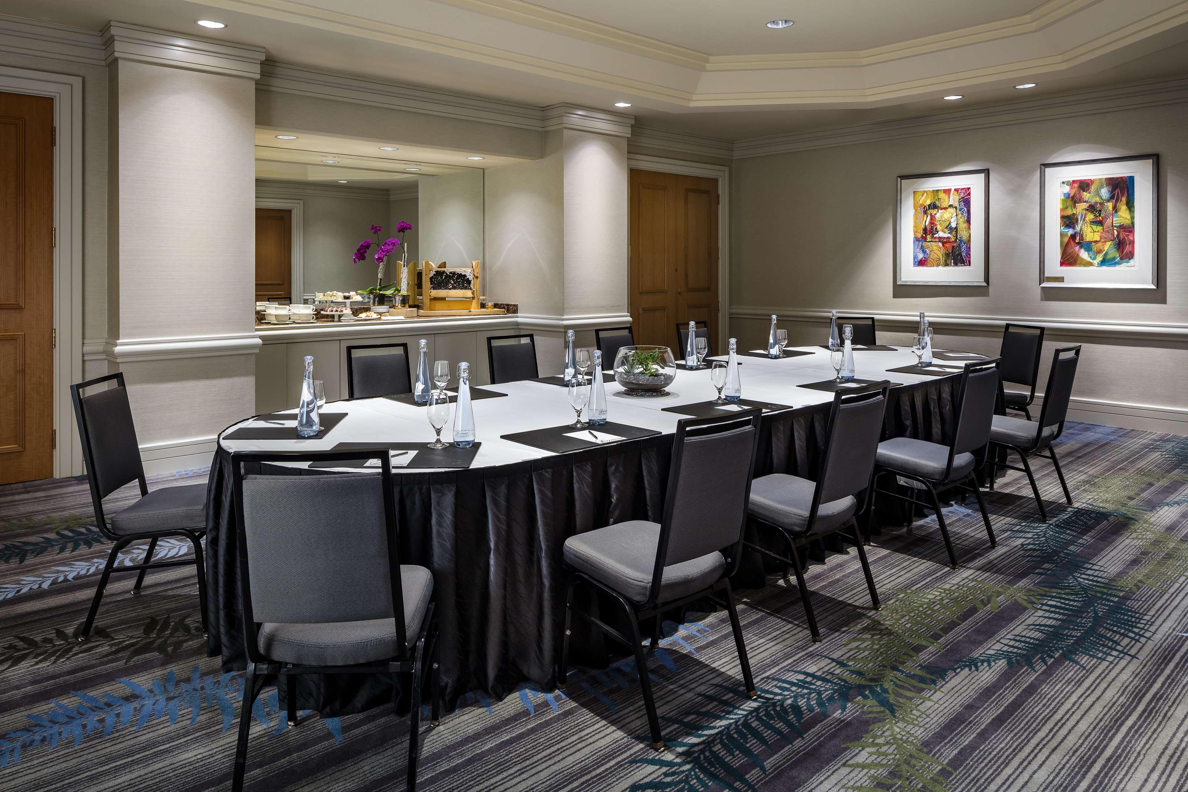 Hotel Fairmont Waterfront Vancouver Exteriér fotografie A boardroom at a hotel