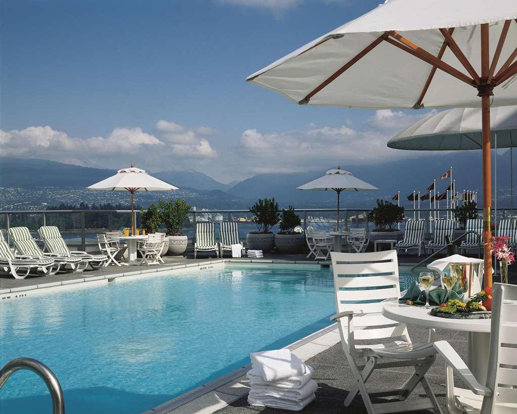 Hotel Fairmont Waterfront Vancouver Zařízení fotografie The pool at the Hotel Alexandra